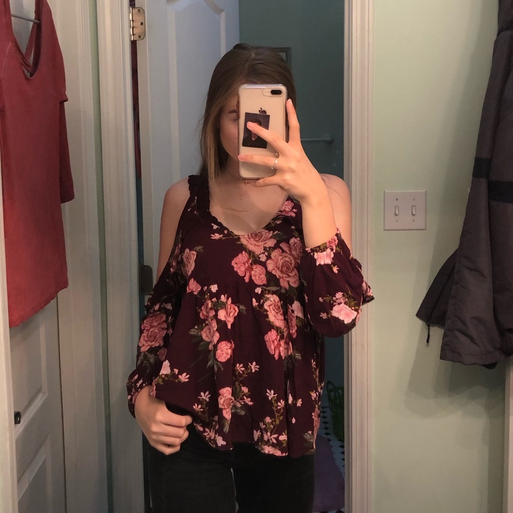 AMERICAN EAGLE FLORAL OPEN SHOULDER TOP